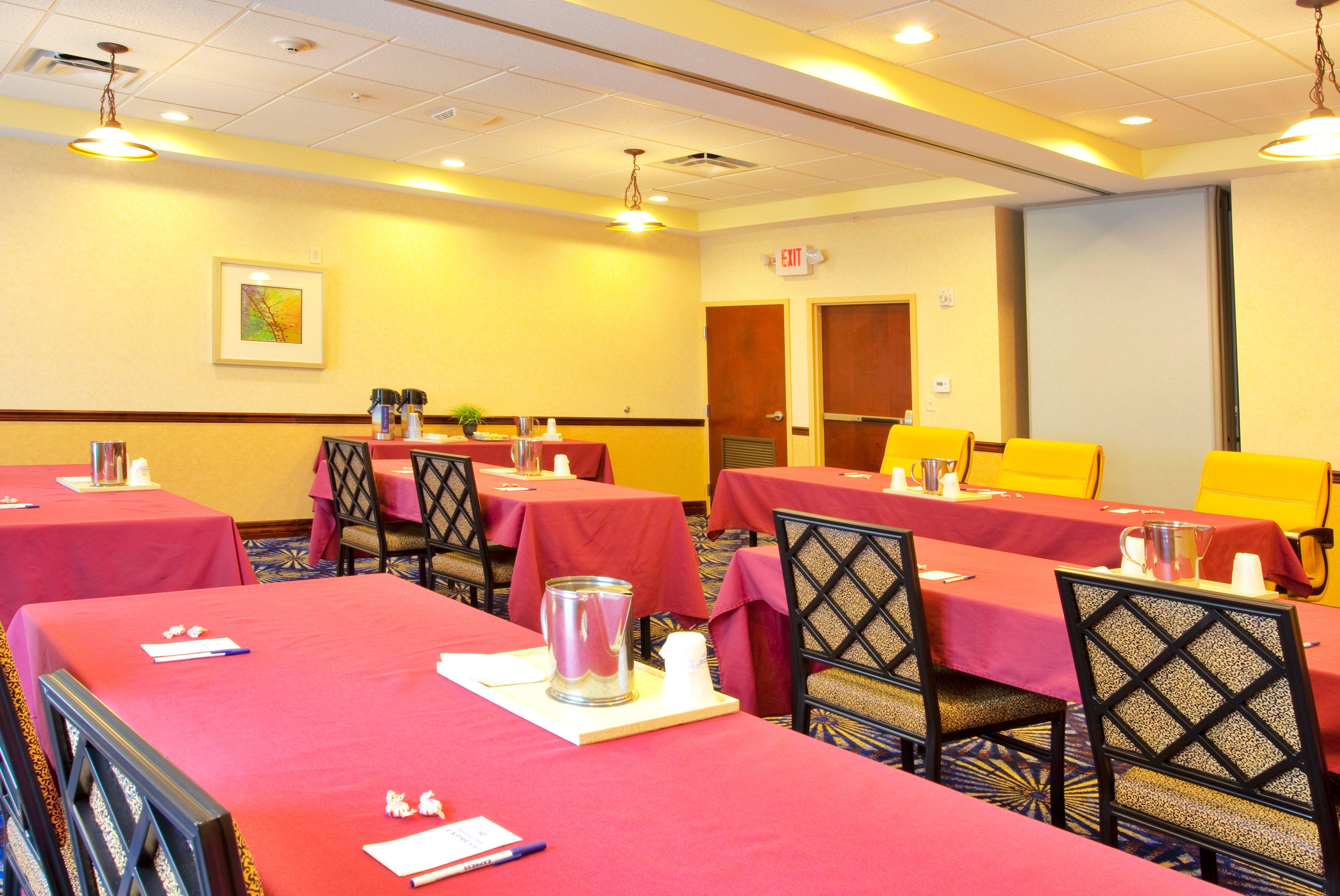 Holiday Inn Express Hotel & Suites Brooksville-I-75 By Ihg Ridge Manor Exterior photo